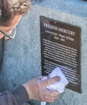 Restoration of the Freddie Mercury statue plaques